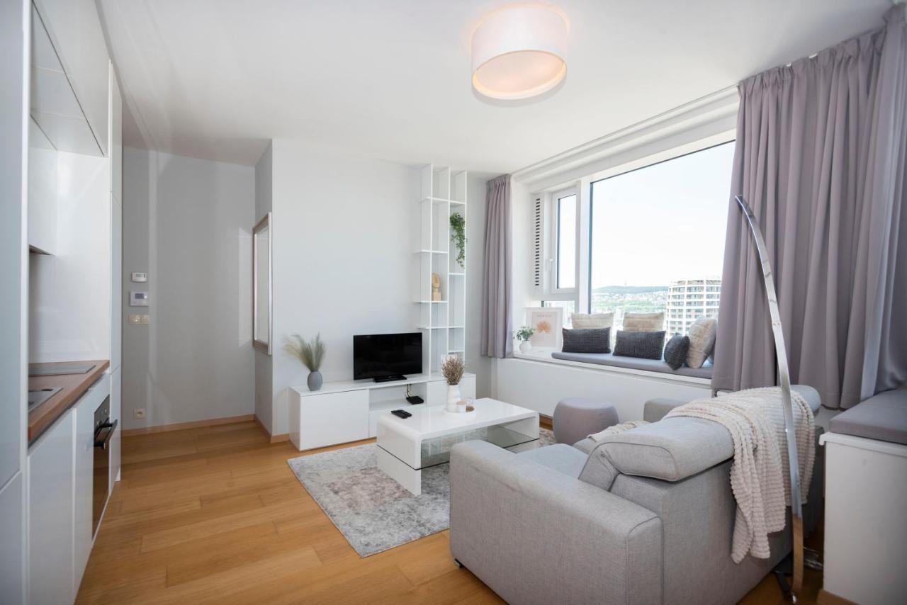 Luxury 1Bdrm On The 28Th Floor Daire Bratislava Dış mekan fotoğraf