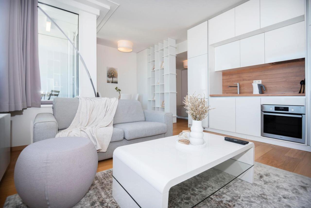 Luxury 1Bdrm On The 28Th Floor Daire Bratislava Dış mekan fotoğraf