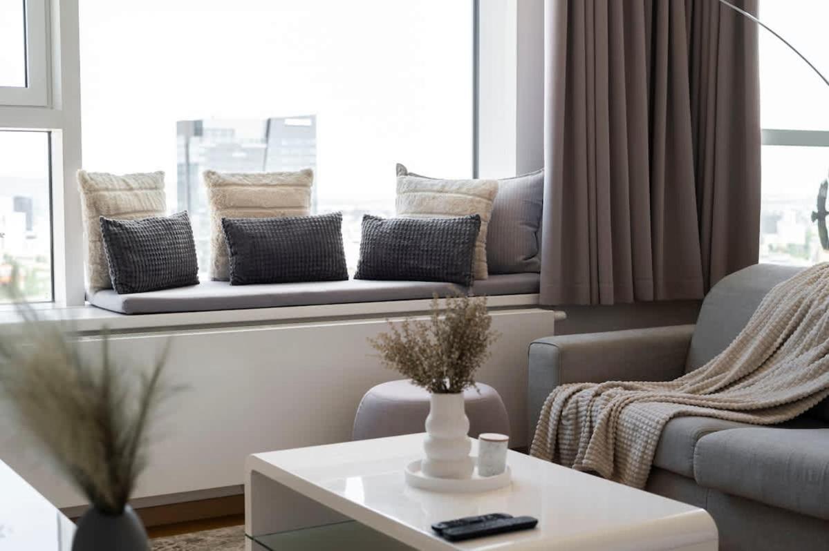 Luxury 1Bdrm On The 28Th Floor Daire Bratislava Dış mekan fotoğraf